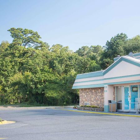 Super 8 By Wyndham Durham/University Area Nc Εξωτερικό φωτογραφία