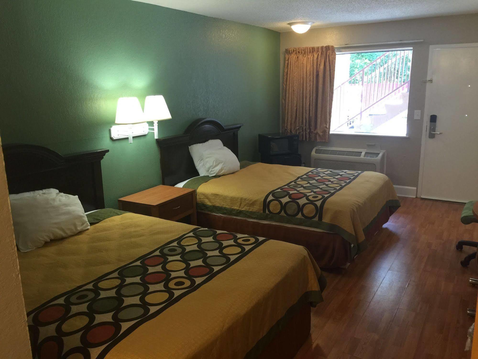 Super 8 By Wyndham Durham/University Area Nc Εξωτερικό φωτογραφία
