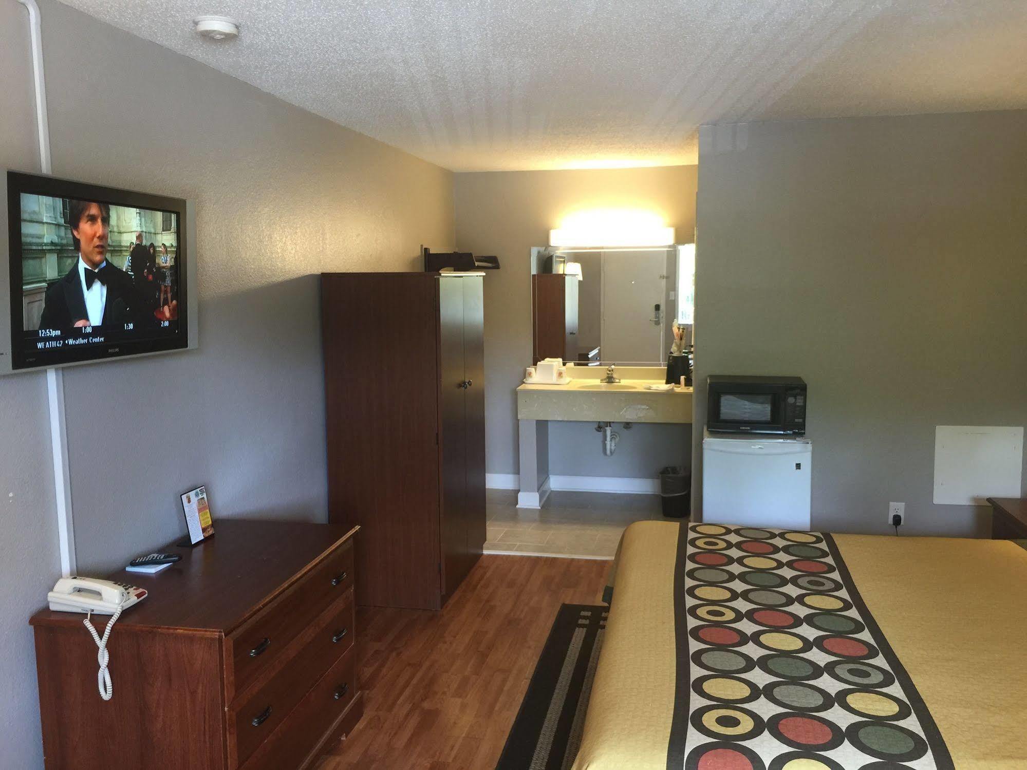 Super 8 By Wyndham Durham/University Area Nc Εξωτερικό φωτογραφία
