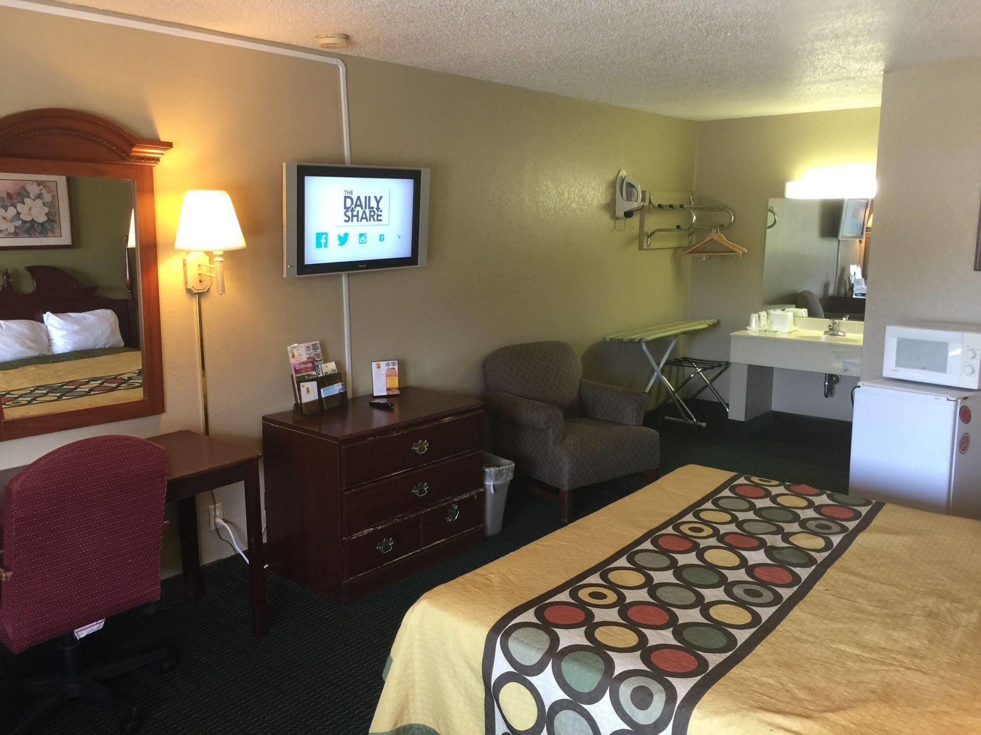 Super 8 By Wyndham Durham/University Area Nc Εξωτερικό φωτογραφία